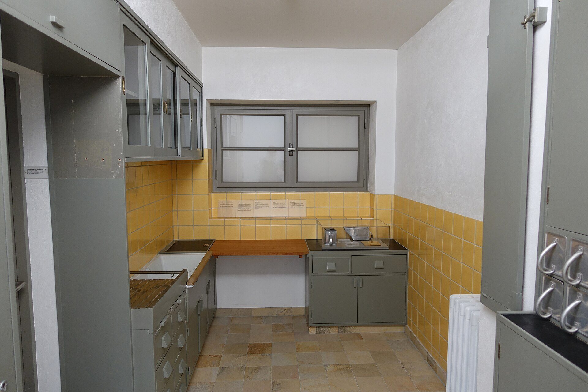Χαρακτηριστική άποψη της Frankfurt Kitchen της Margarete Schütte-Lihotzky
