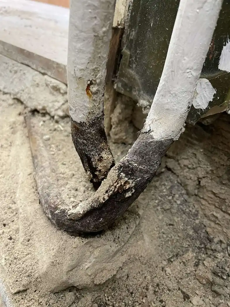 Severe corrosion at concealed heating pipe bends in Nea Smyrni
