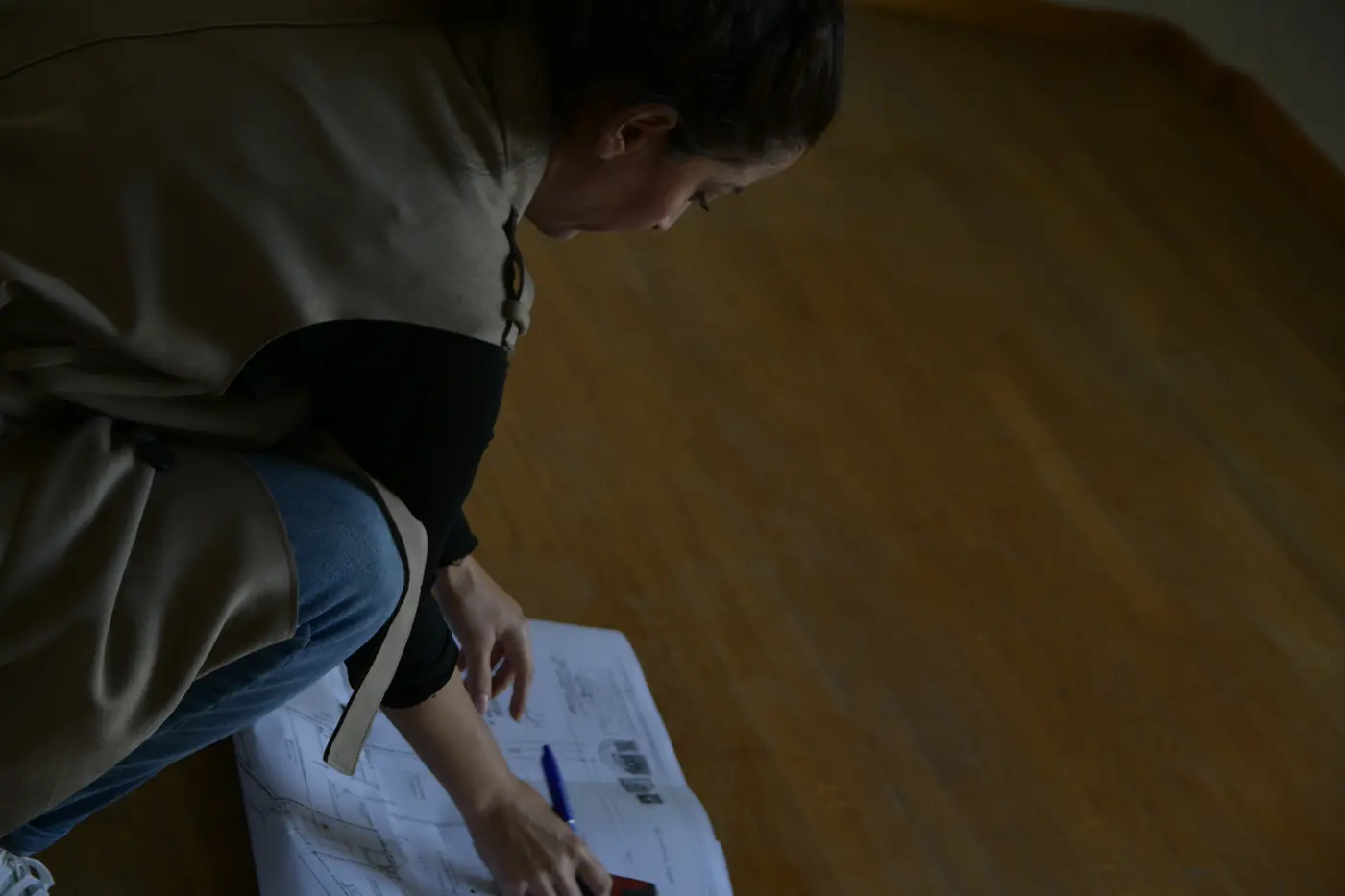 Renovator engineer reviewing apartment plans during an Athens property inspection